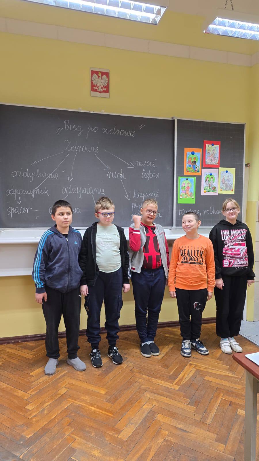 Na obrazku widać grupę osób 