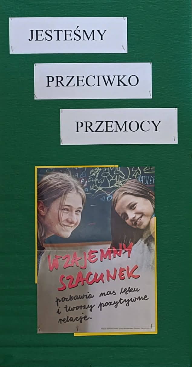 Na obrazku widać: napisy, zdjęcia dwoch dziewczynek