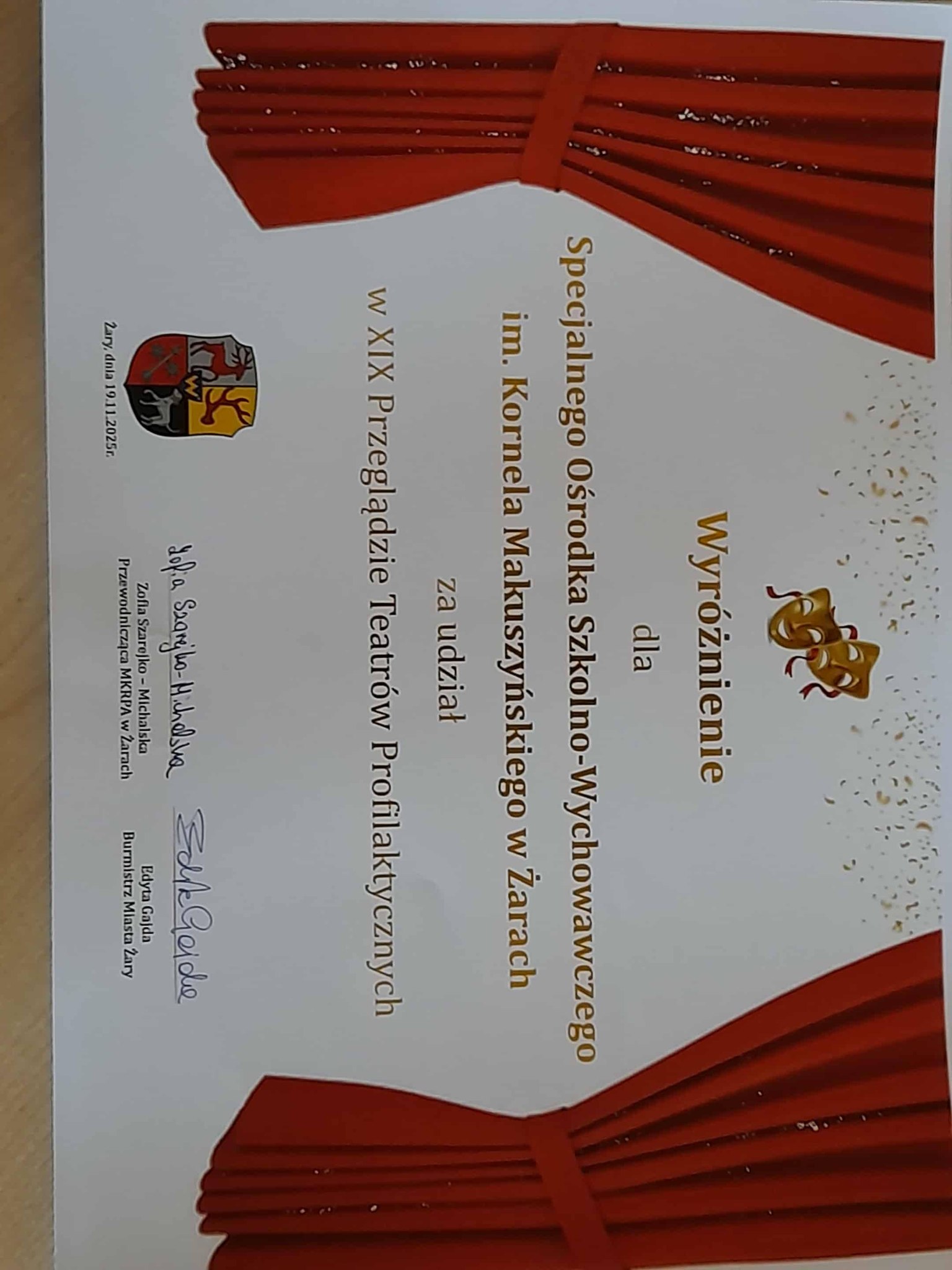 Na obrazku widać grafikę , napisy