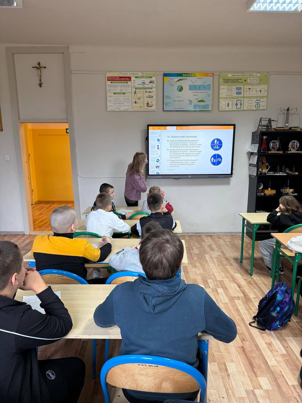 Na zdjęciu widać osoby 